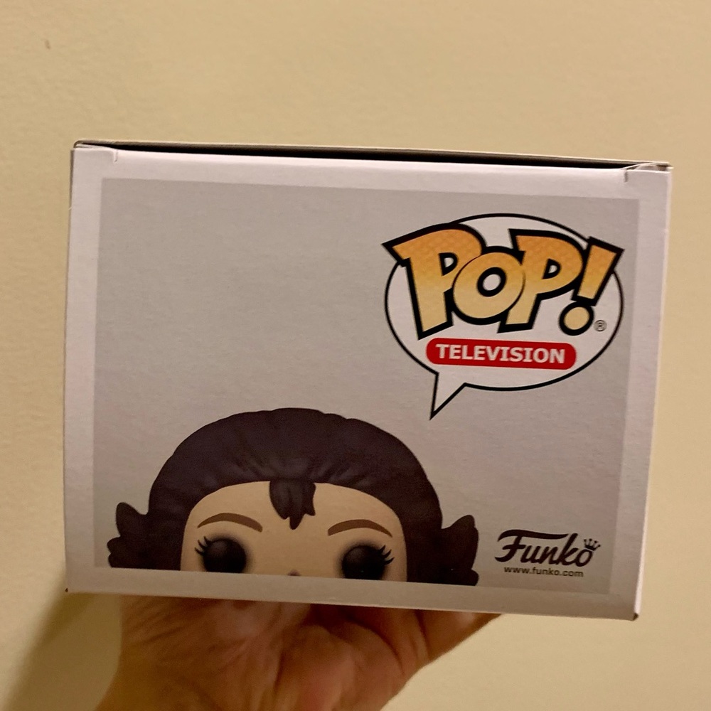NIB Schitt’s Creek Crows Have Eyes Moira Funko Pop #1071 - Picture 8 of 8